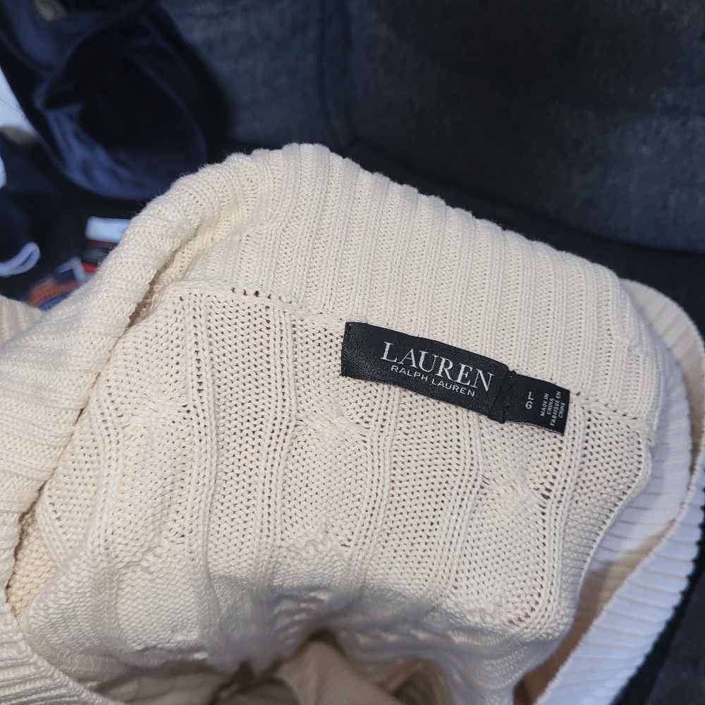 Polo Sweater with buckle - Picture 2 of 3